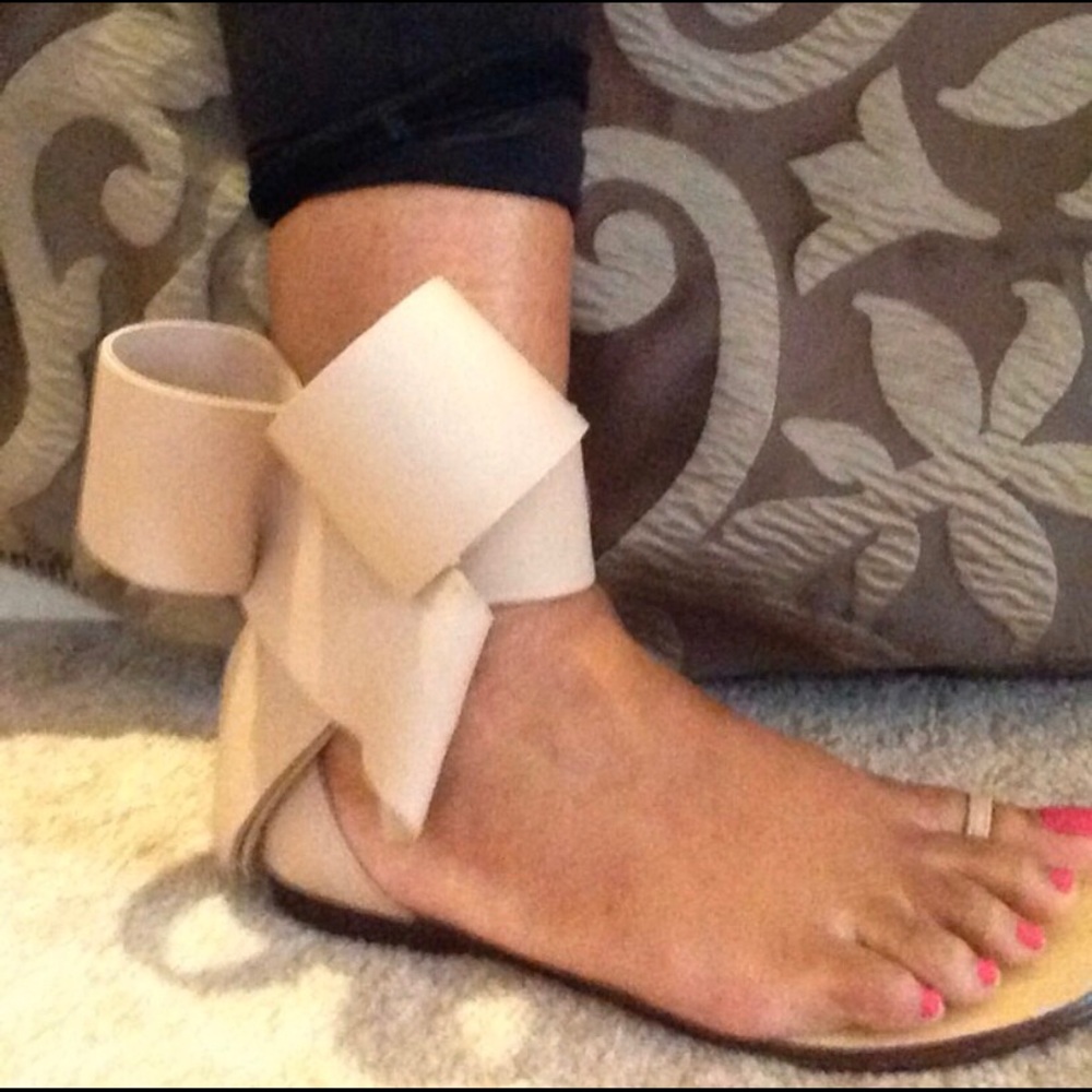 AMINAH NUDE BOW SANDAL IN BLUSH NUDE